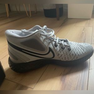 KD Trey 5 VIII basketball shoes